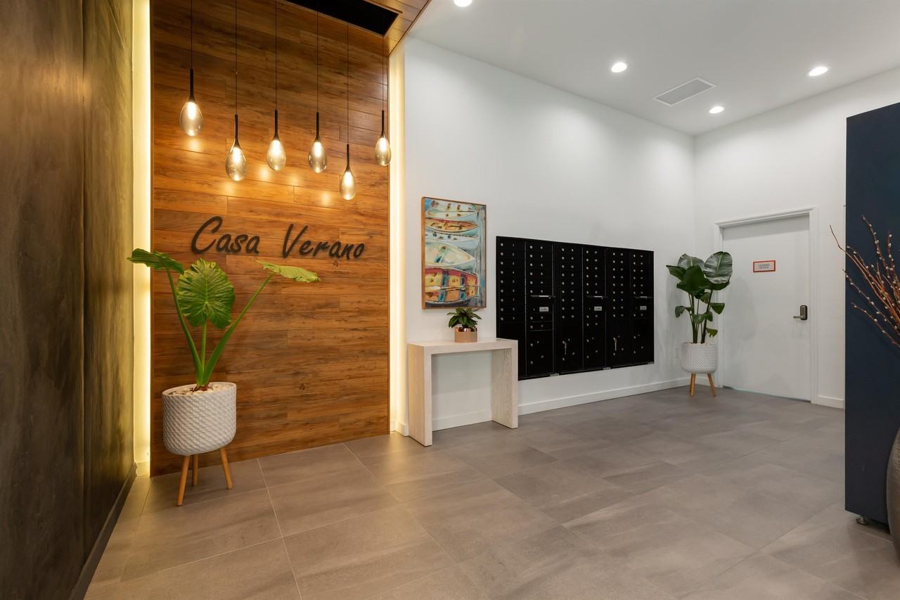 961 Southwest 7th Street - Photo 4 of 30