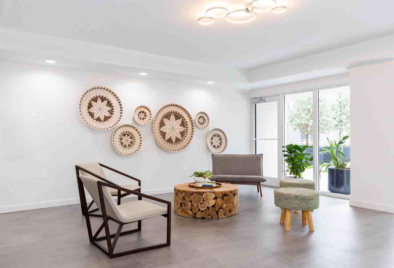 961 Southwest 7th Street - Photo 7 of 30