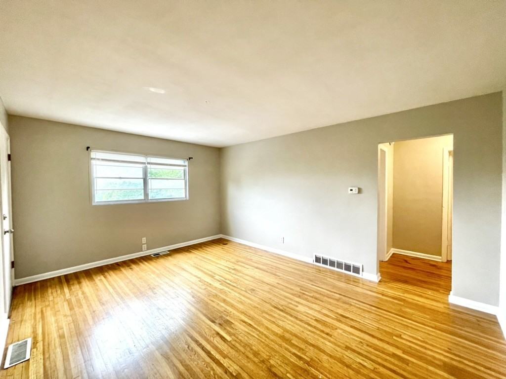 1658 Maywick - Photo 3 of 10