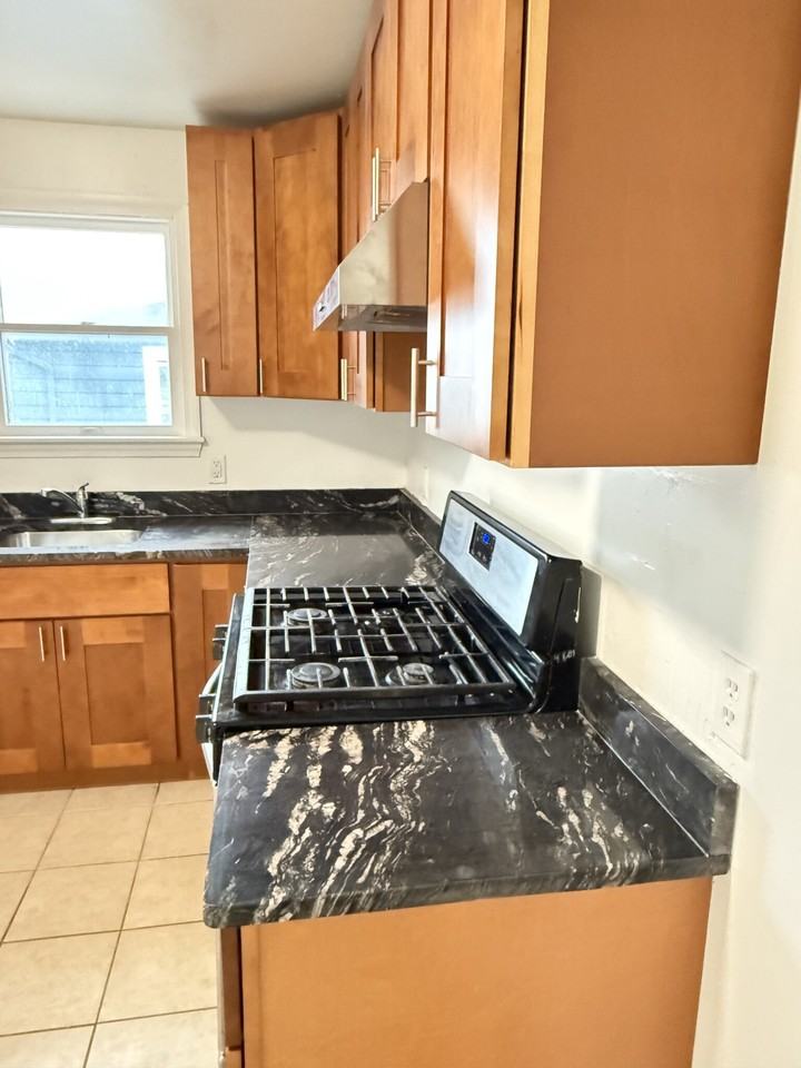 122 Sumner St #2 - Photo 3 of 13