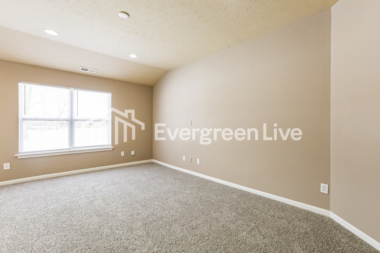 2004 Lisa Walk Dr - Photo 3 of 16