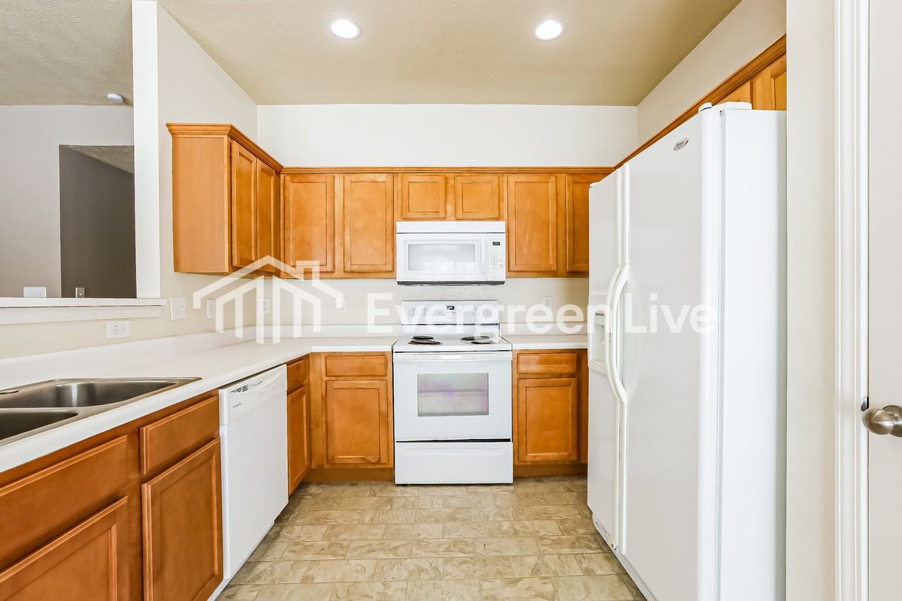 2004 Lisa Walk Dr - Photo 5 of 16