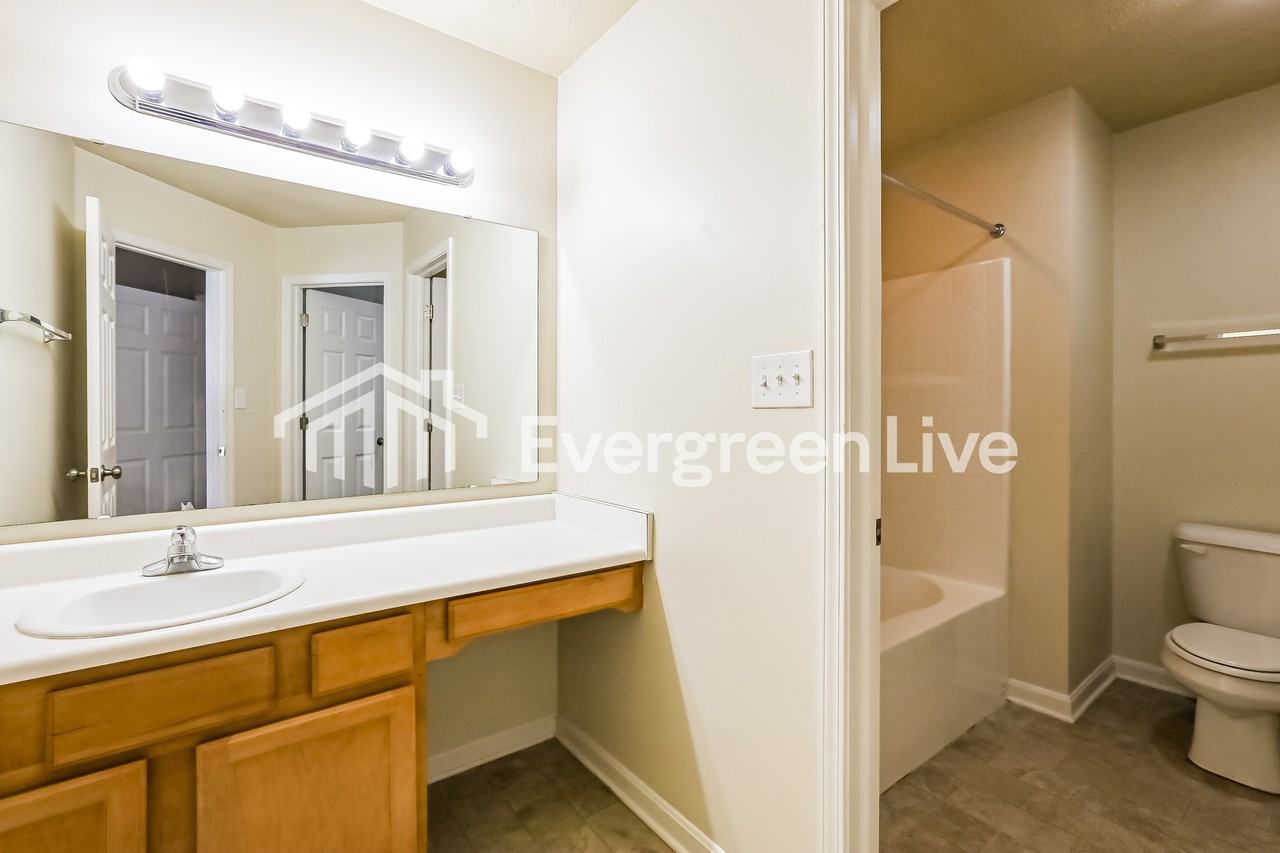 2004 Lisa Walk Dr - Photo 7 of 16