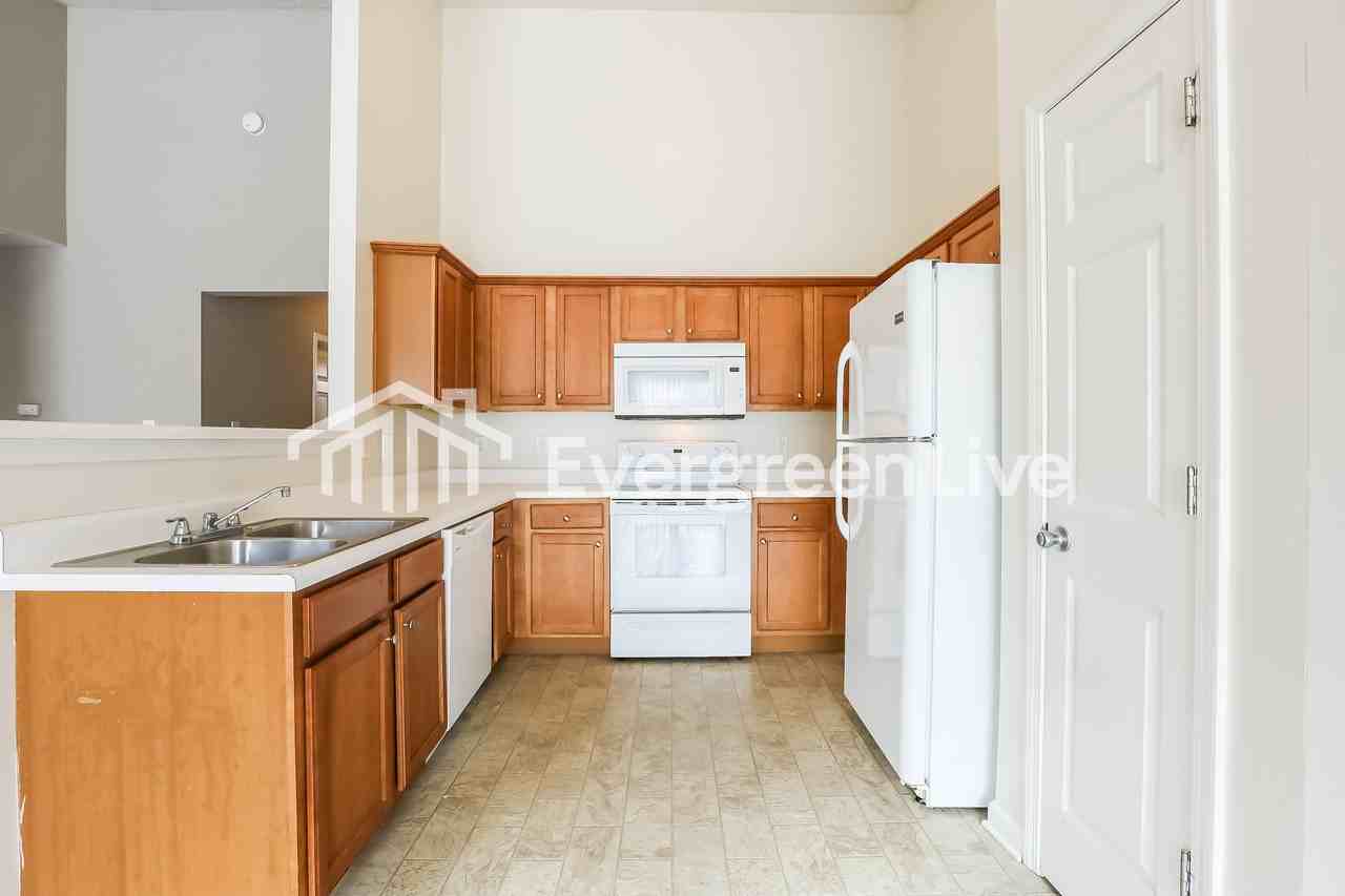 2017 Lisa Walk Dr - Photo 5 of 16