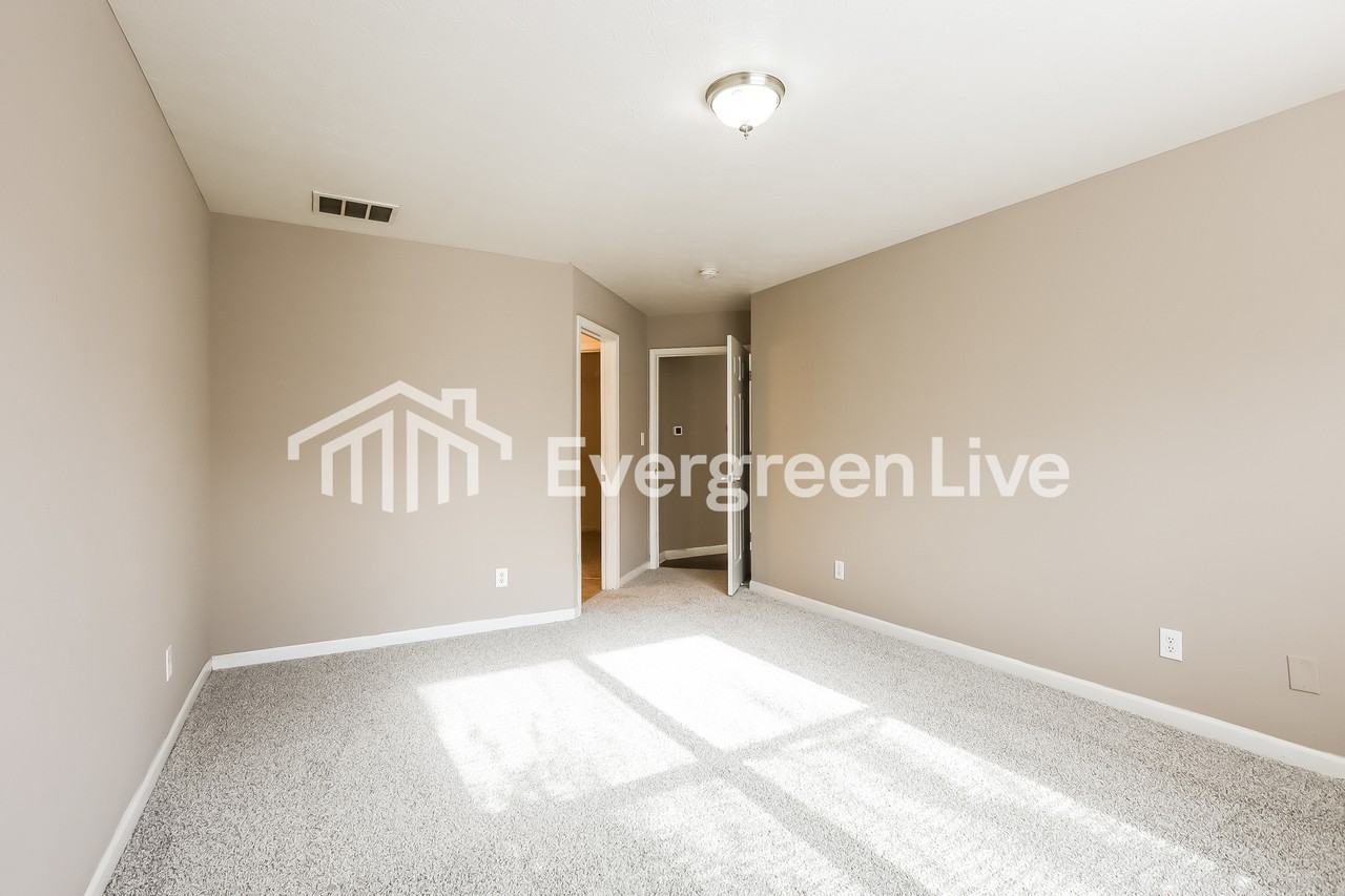 2017 Lisa Walk Dr - Photo 7 of 16