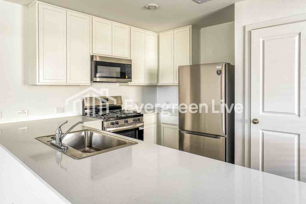 737 Magnolia Creek Dr - Photo 4 of 16