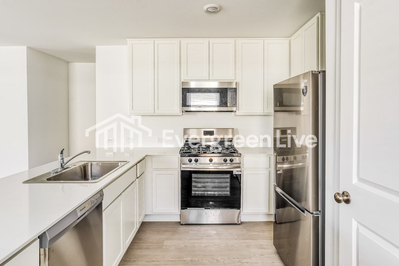 737 Magnolia Creek Dr - Photo 5 of 16