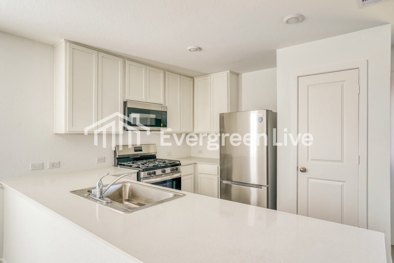 732 Magnolia Colony Court - Photo 3 of 15