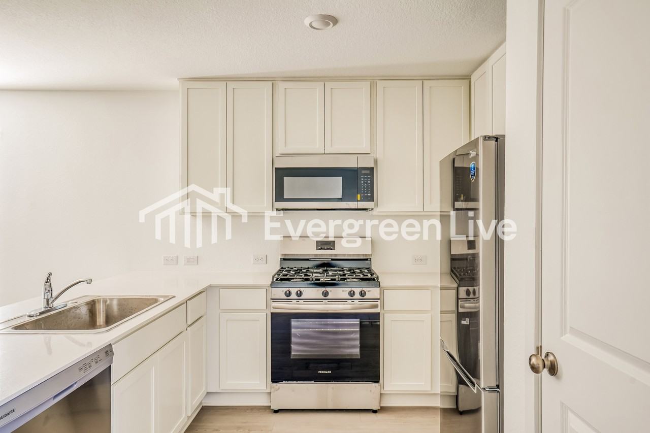 732 Magnolia Colony Court - Photo 4 of 15