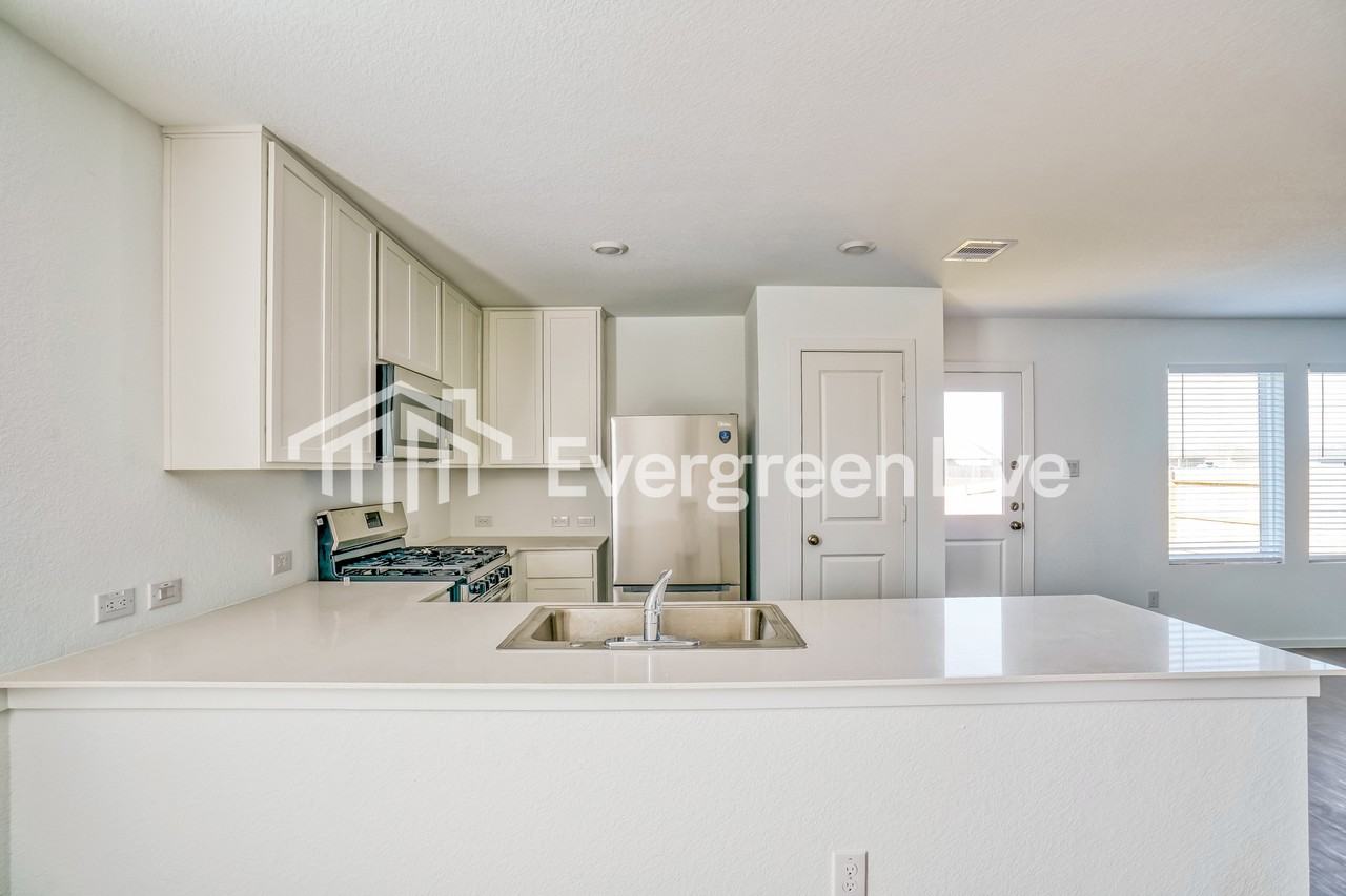 732 Magnolia Colony Court - Photo 6 of 15