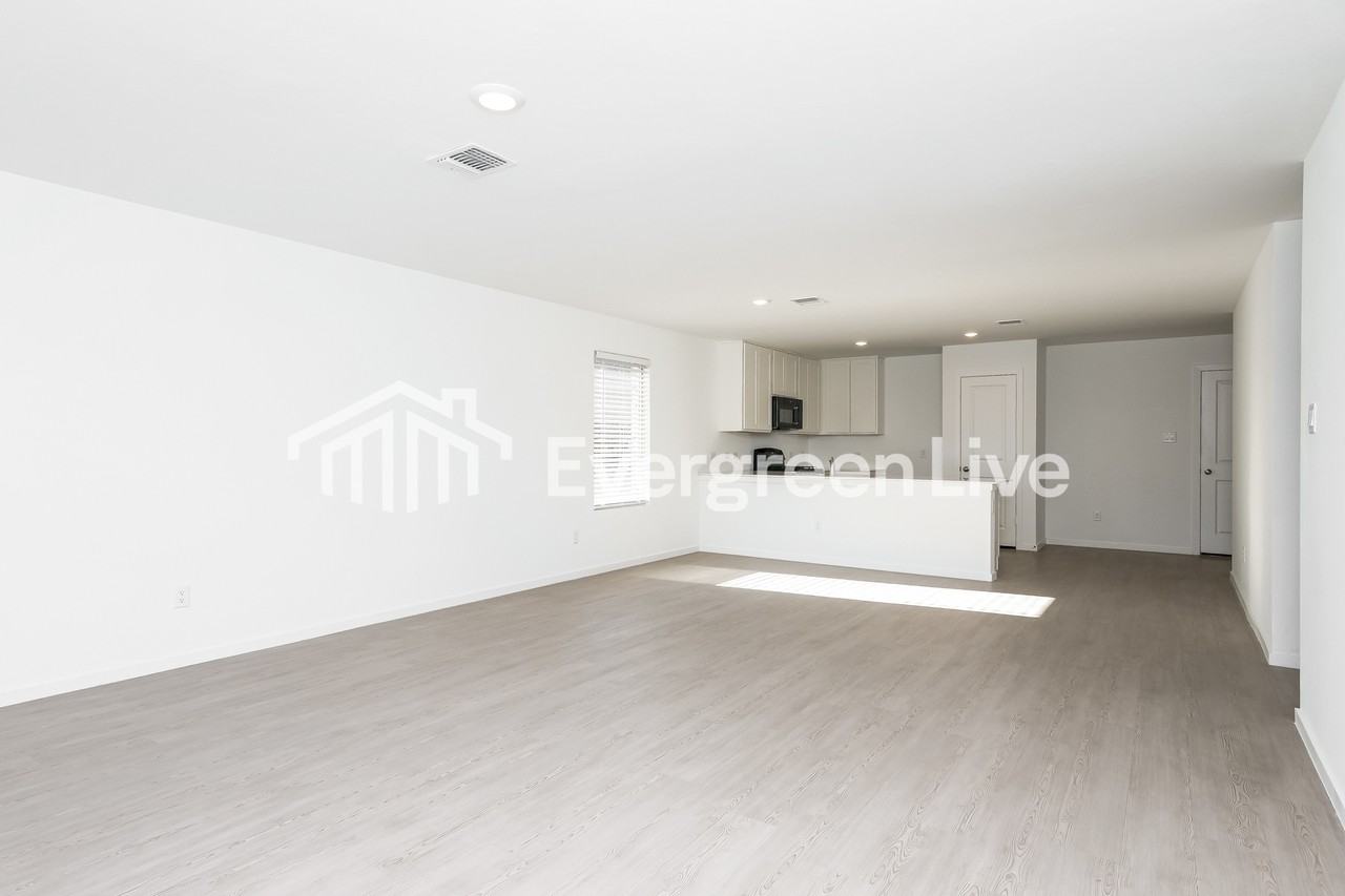 12520 Huntington Ridge Way - Photo 3 of 16