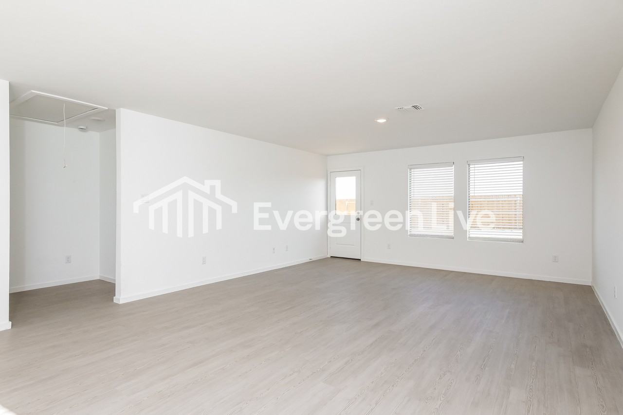 12520 Huntington Ridge Way - Photo 4 of 16