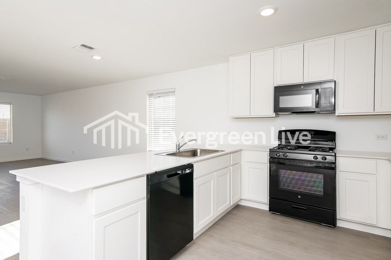 12520 Huntington Ridge Way - Photo 6 of 16