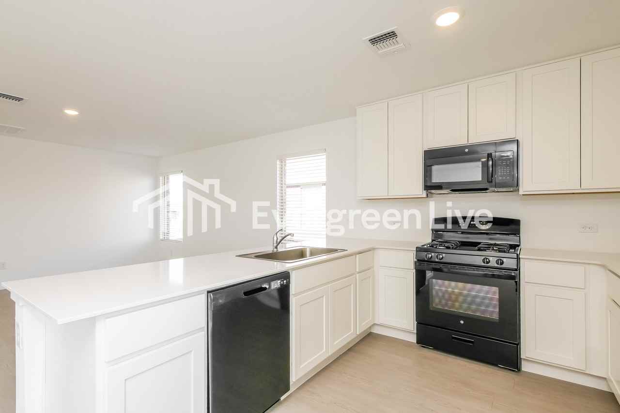 12524 Huntington Ridge Way - Photo 6 of 16