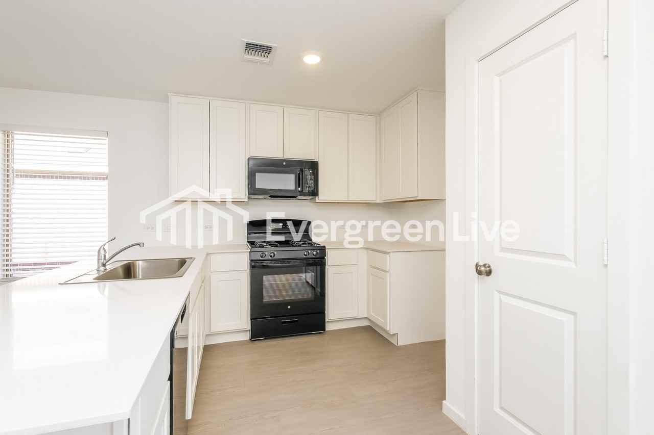 12524 Huntington Ridge Way - Photo 7 of 16