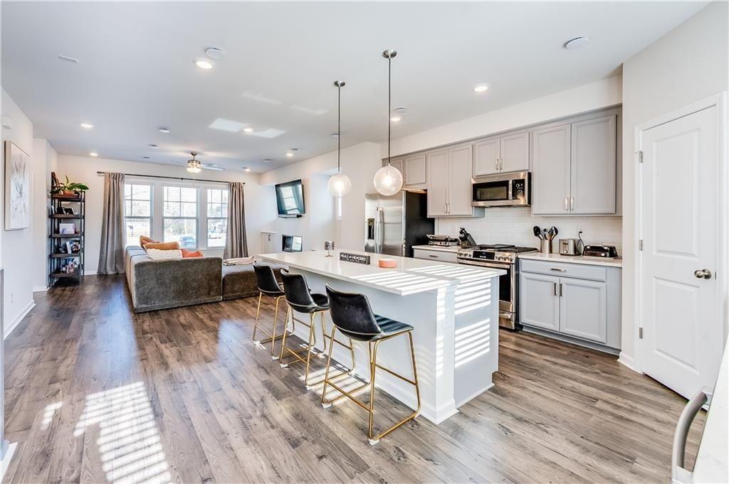 1634 Halbrook Pl SW - Photo 3 of 34