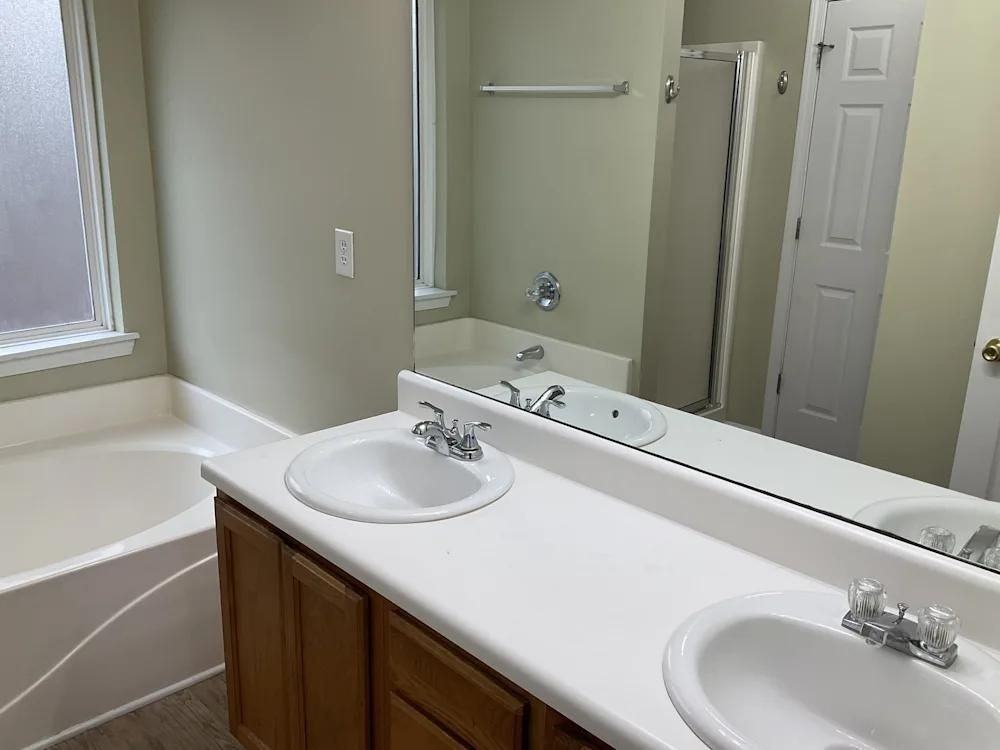 3019 Iona Court - Photo 3 of 8