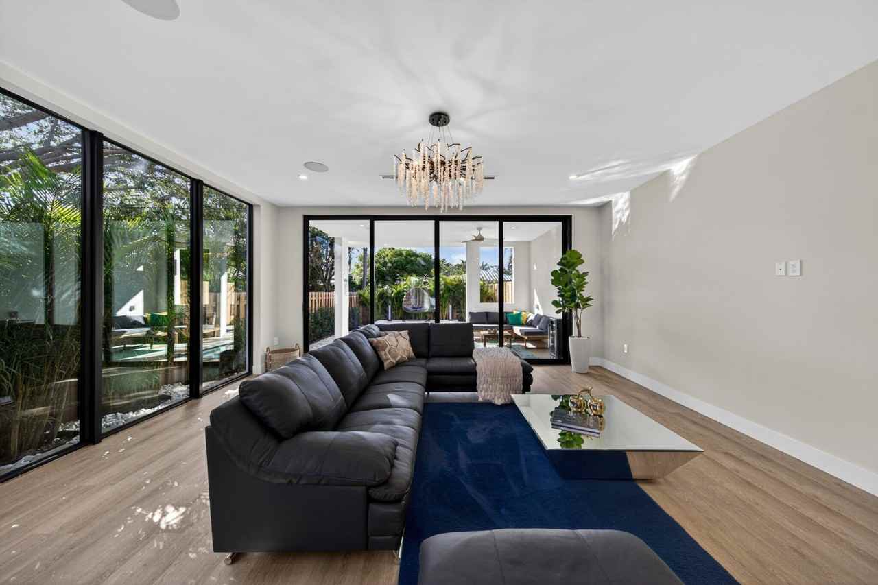 1121 Northeast 17th Avenue - Photo 5 of 40