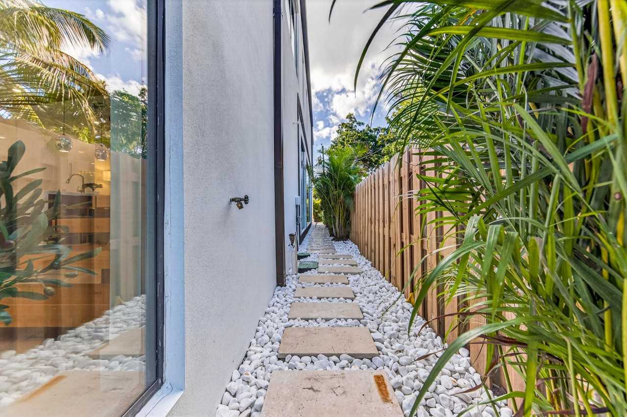 1121 Northeast 17th Avenue - Photo 7 of 40