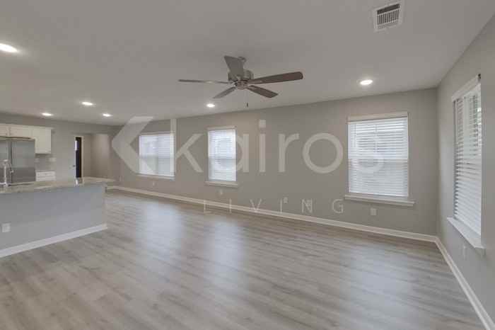 394 Angela Street - Photo 5 of 20