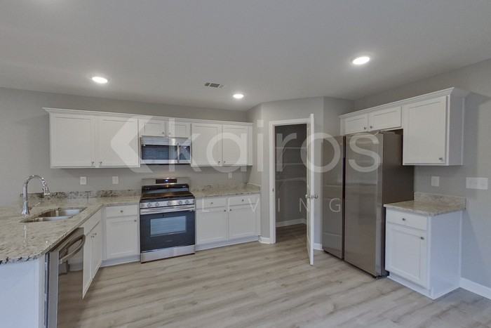 394 Angela Street - Photo 6 of 20