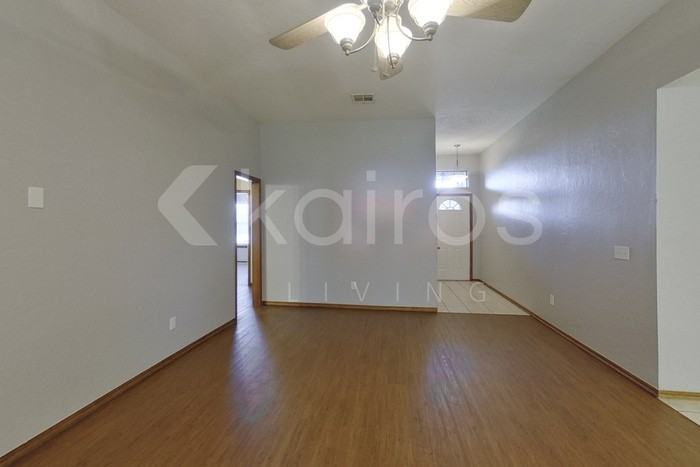 521 Southwest 163rd Street - Photo 4 of 21