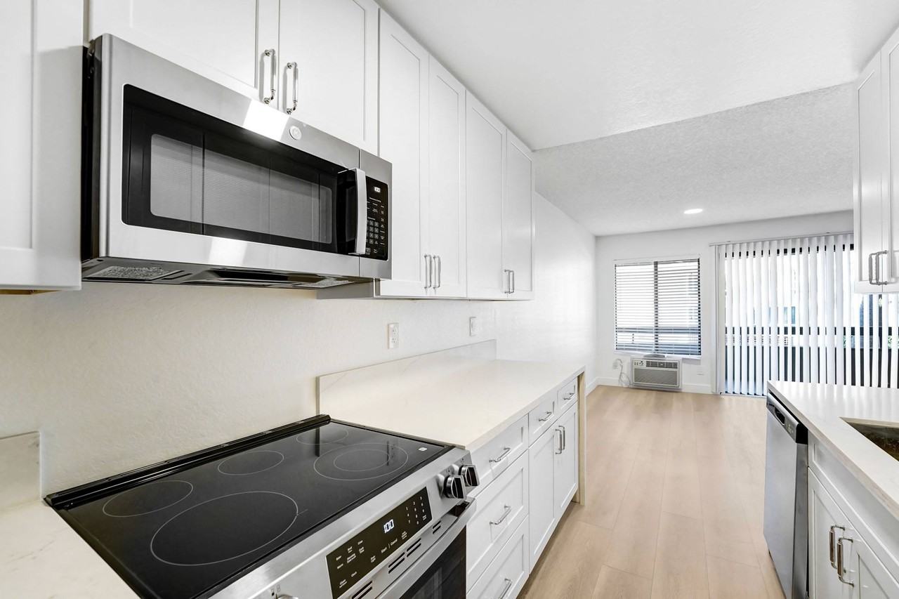 9400 Exposition - Photo 4 of 50