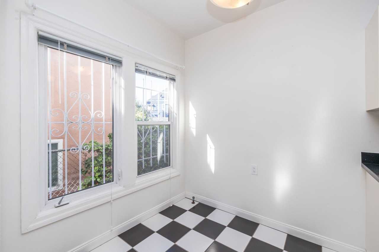 421 Van Dyke - Photo 3 of 39