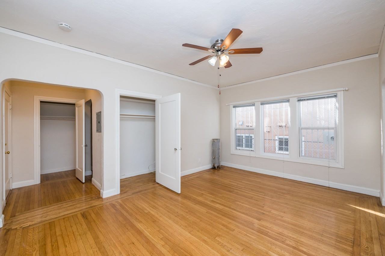 421 Van Dyke - Photo 6 of 39