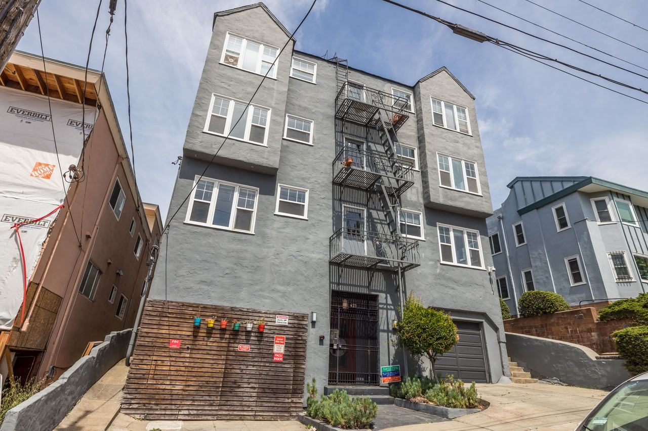 421 Van Dyke - Photo 3 of 13