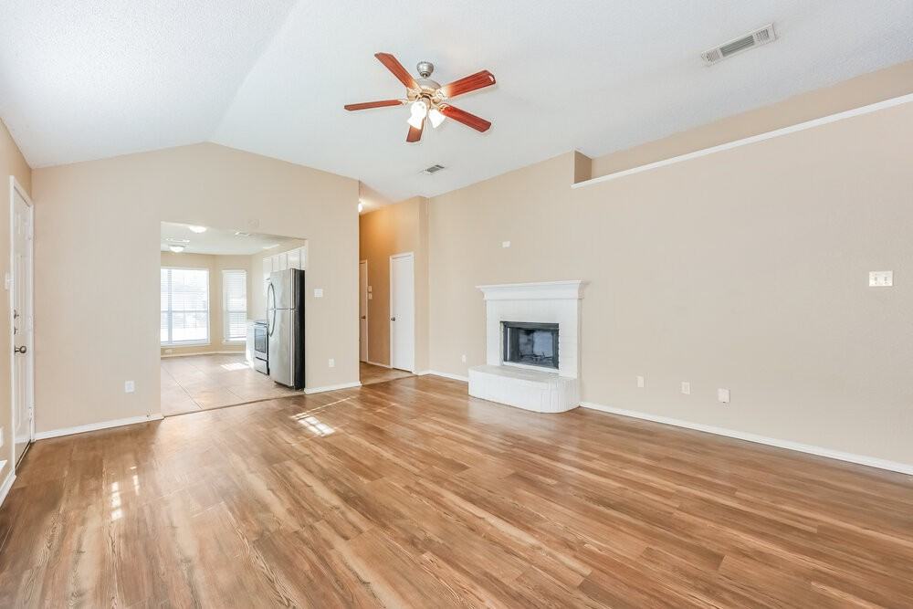 309 Willowstone Trl - Photo 4 of 16