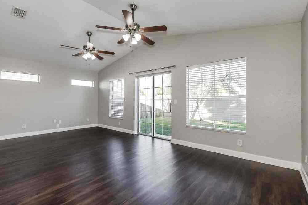 1717 Tarah Trace Dr - Photo 3 of 16