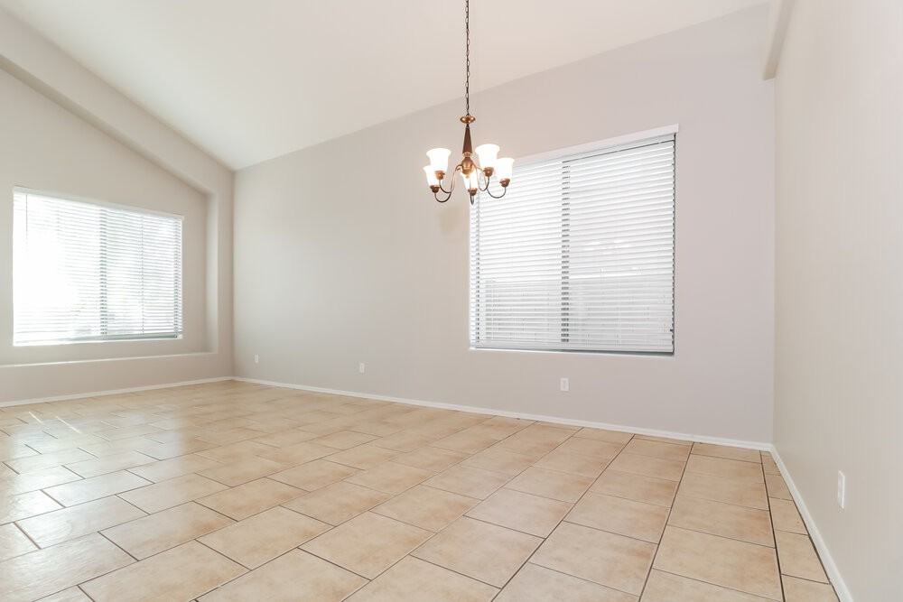 8216 W Globe Ave - Photo 5 of 17