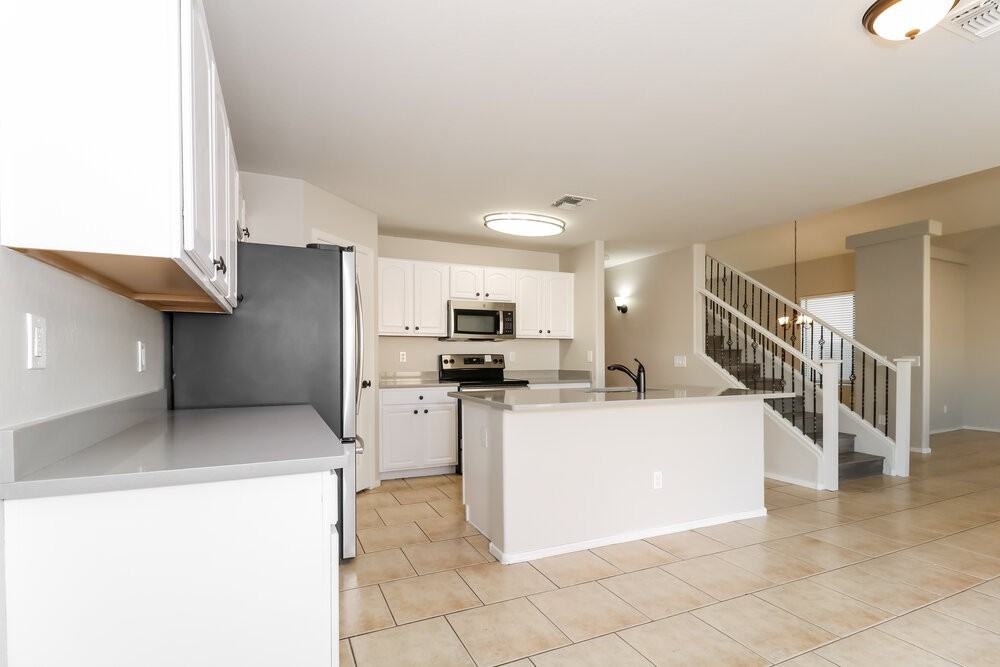 8216 W Globe Ave - Photo 7 of 17