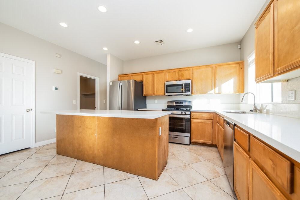 4034 Warren Rock St - Photo 7 of 17