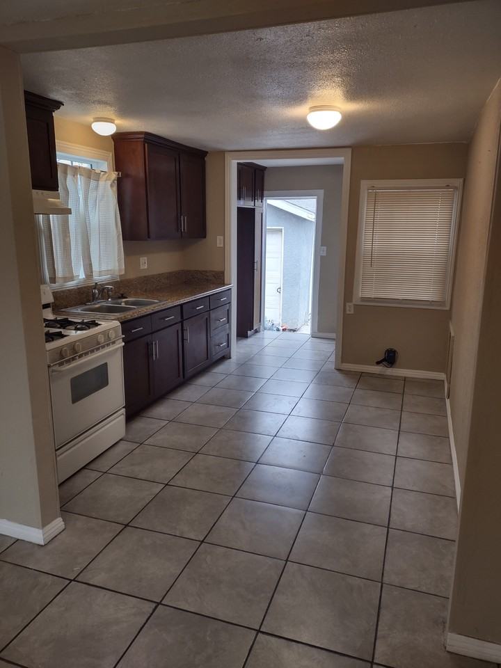 2925 Wall Avenue #NA - Photo 7 of 11