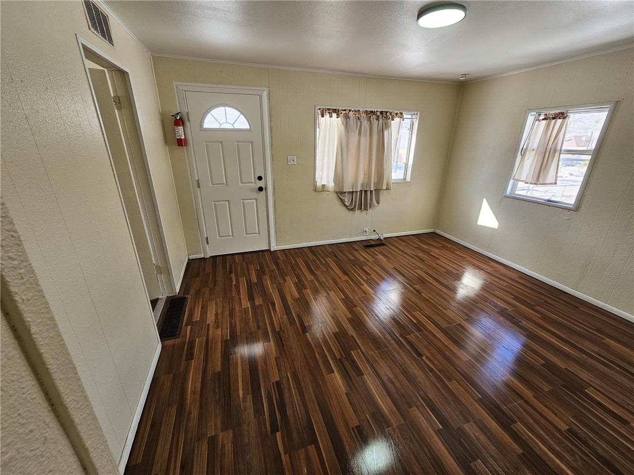 157 Roosevelt Street - Photo 4 of 10