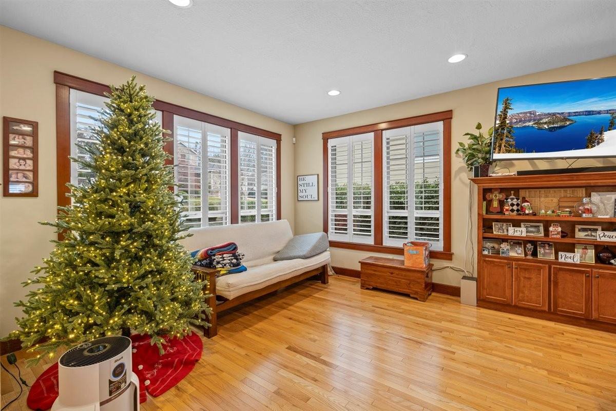 69 Greenmoor Drive #1 - Photo 5 of 39