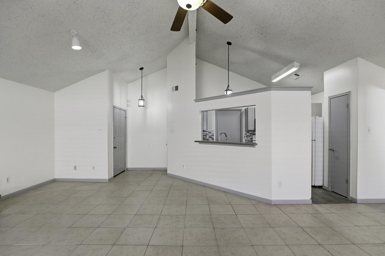 6315 Forest Vlg #1 - Photo 5 of 28