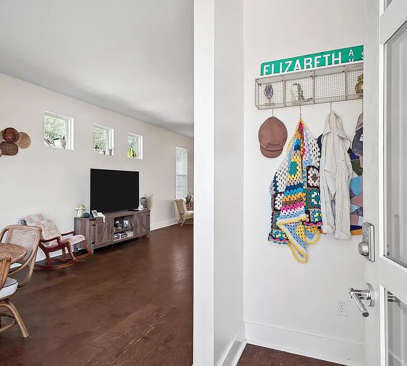 221 Hillcrest Drive #1 - Photo 4 of 36