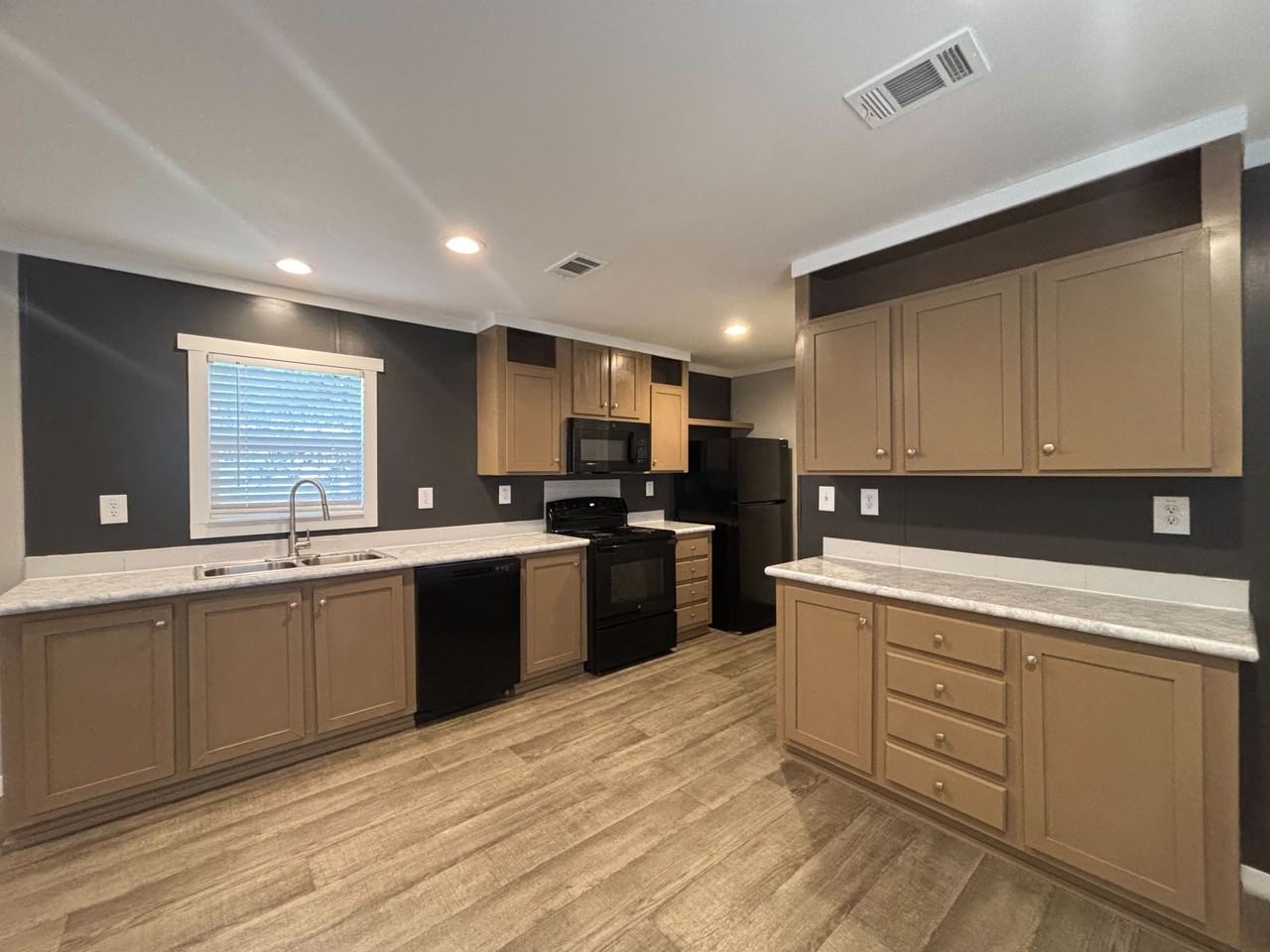 116 East Semands Street - Photo 7 of 25