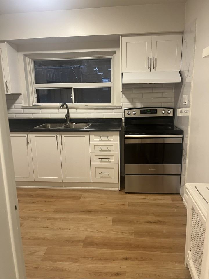 High Park Ave & Dundas St W - Photo 7 of 10