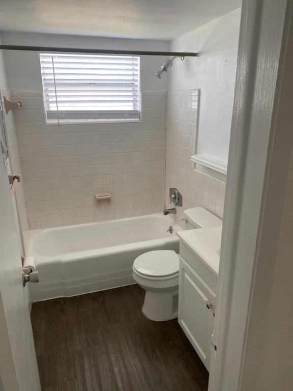 2130 Northeast 42nd Street - Photo 6 of 10