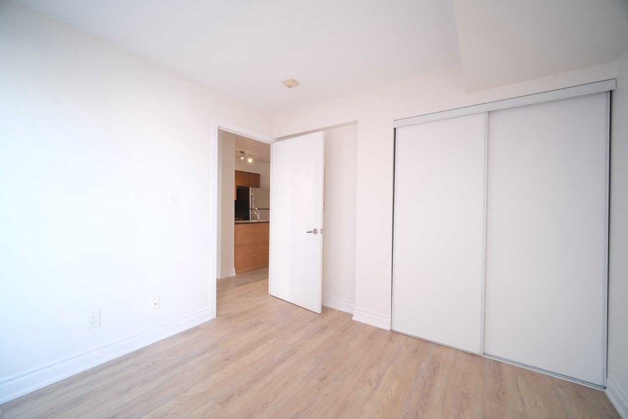 801 Sheppard Ave W - Photo 6 of 14