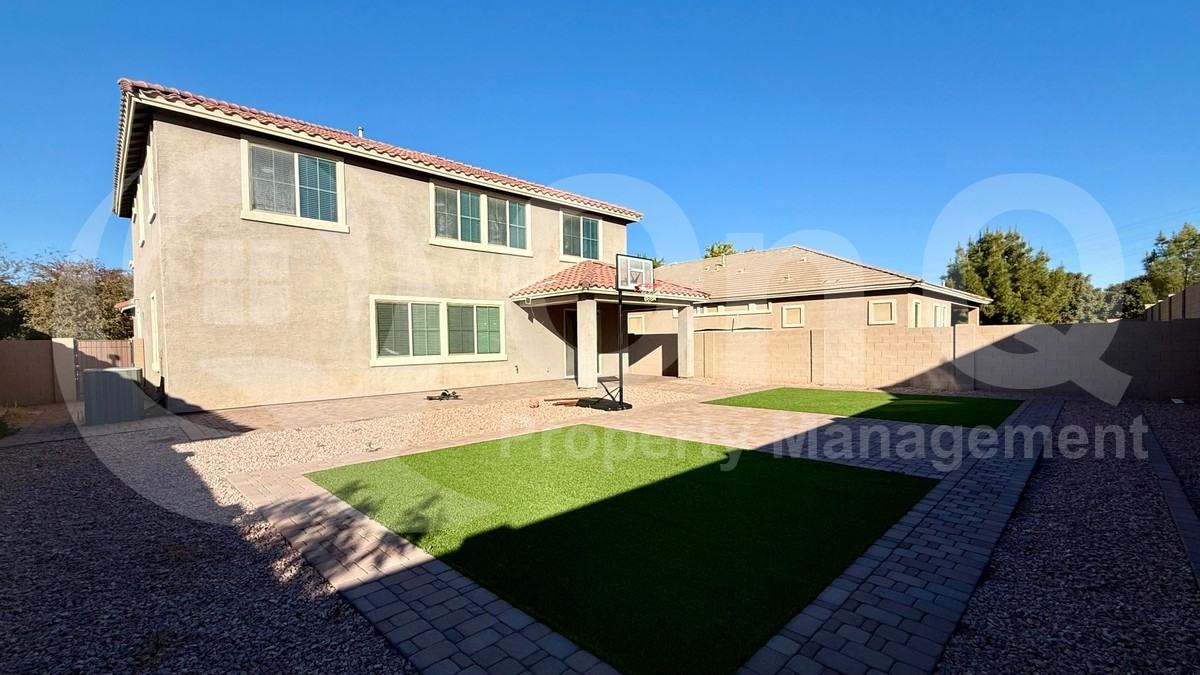 3051 E Balsam Dr - Photo 2 of 44