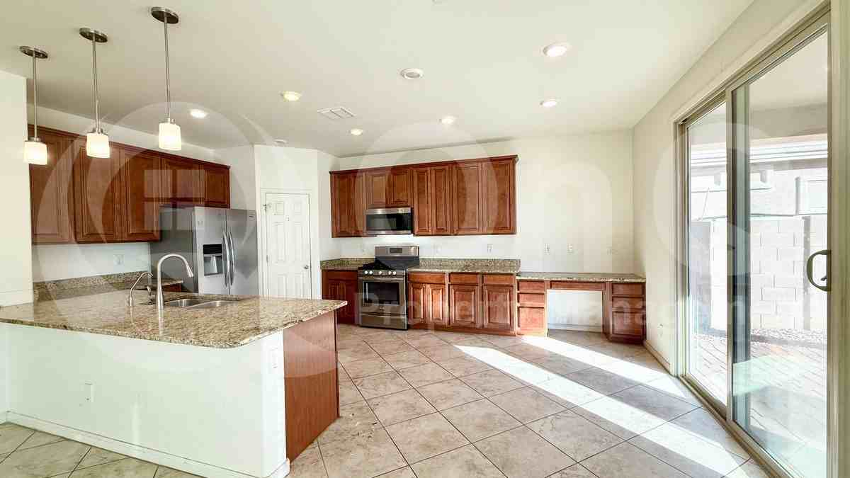 3051 E Balsam Dr - Photo 3 of 44