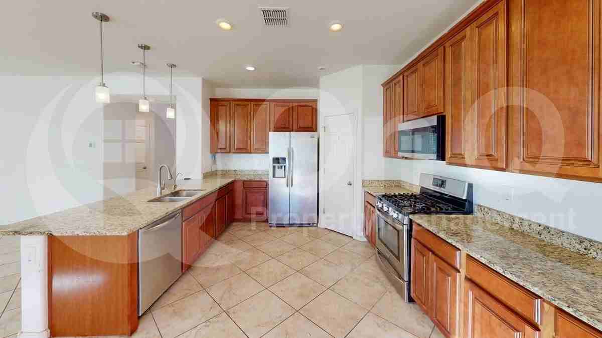 3051 E Balsam Dr - Photo 5 of 44