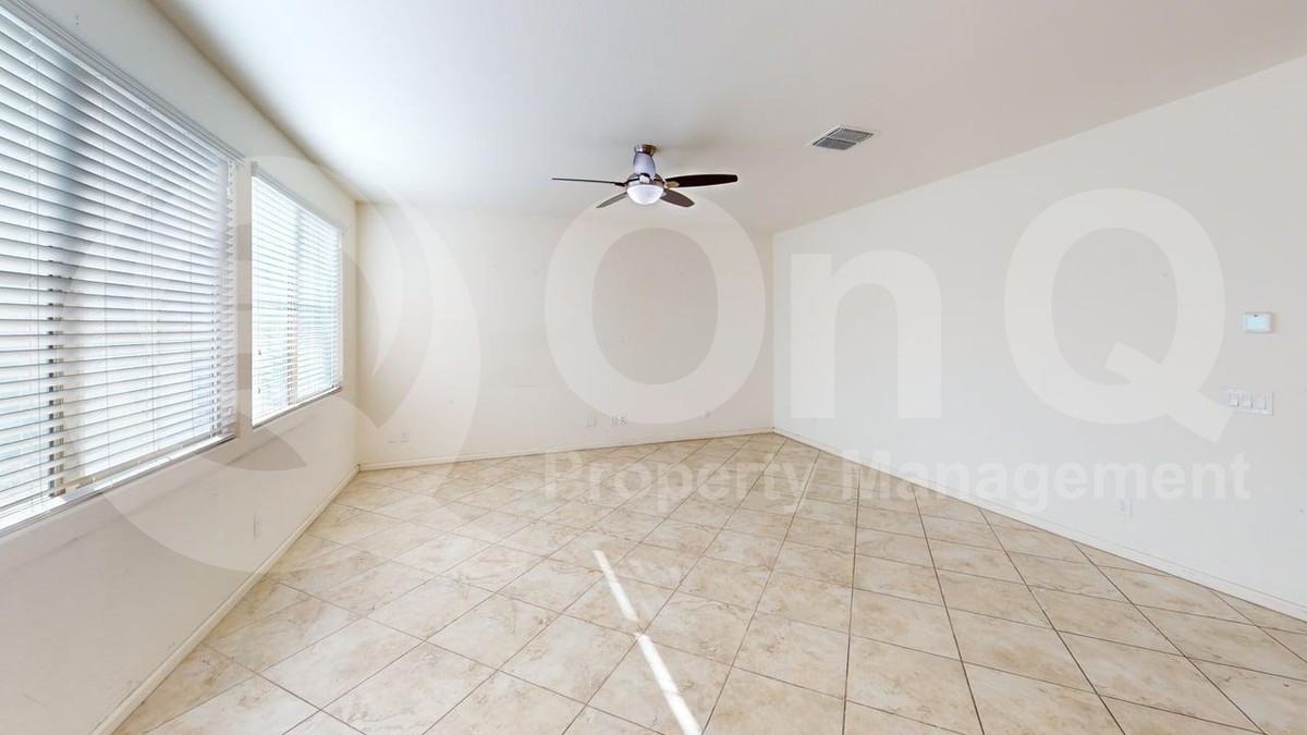 3051 E Balsam Dr - Photo 6 of 44