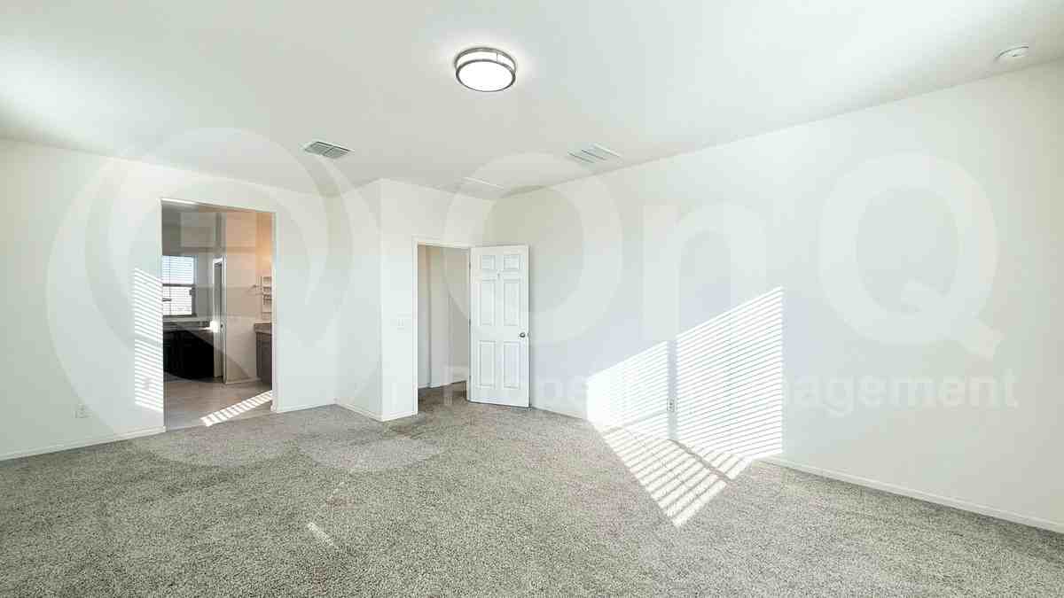 3051 E Balsam Dr - Photo 7 of 44