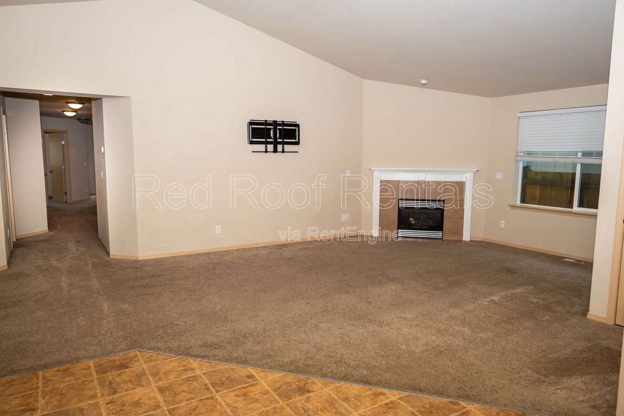 20121 96th Ave E - Photo 6 of 31